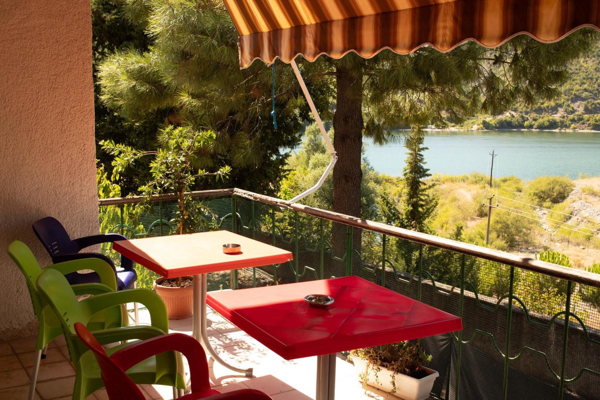 Agroturizem Hotel Vila Franceze Koman Exterior foto